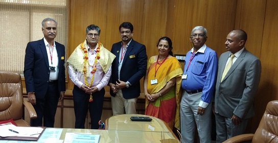 Shri R. Raja, Hon. Vice-President, Shri Ravikiran  Kulkarni, Hon.  General Secretary and other office bearers of Karnataka Small Scale Industries Association  (KASSIA) called on to congratulate Shri Sudhir Garg on assuming the charge of Chairman-cum-Managing Director of The National Small Industries Corporation Ltd.-NSIC. They briefed him about the initiatives taken by KASSIA for  MSMEs in their region and issues concerning MSMEs of Karnataka were also discussed.