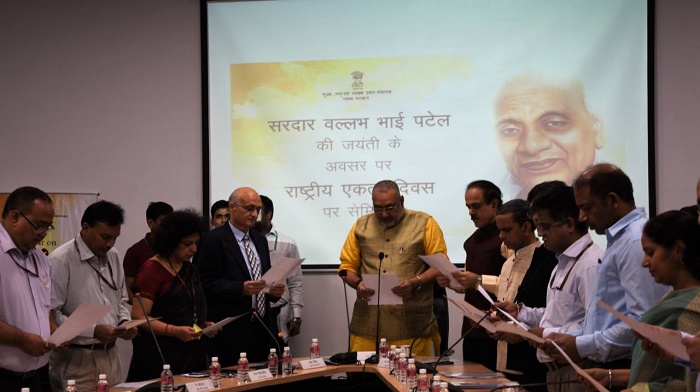 Ministry of Micro, Small and Medium Enterprises,Government of India celebrated "Rashtriya Ekta Divas" today to pay tribute to the Iron Man of India, Sardar Vallabhbhai Patel on his 143rd birth anniversary.
Remembering  SardarVallabhbhaiPatel, Shri Giriraj Singh, Hon'ble Minister for  MSME(I/C), Dr Arun K Panda, Secretary, MSME, Smt Alka Arora Nangia, JS(SME), Shri Bandla Srinivas JS(ARI), speaker of the day Shri Sudhir Garg,  CMD, The National Small Industries Corporation Ltd.-NSIC, Shri Ram Mohan Mishra, AS&DC along with other officials payed their Heartfelt Tribute at Bal Sahyog Bhawan in New Delhi today RashtriyaEktaDiwas. During the event Shri Giriraj Singh, Hon'ble Minister for  MSME(I/C) called for suggestions/ ideas from students getting trained in the 8 Technical Services Centers of  NSIC through video conferencing.
