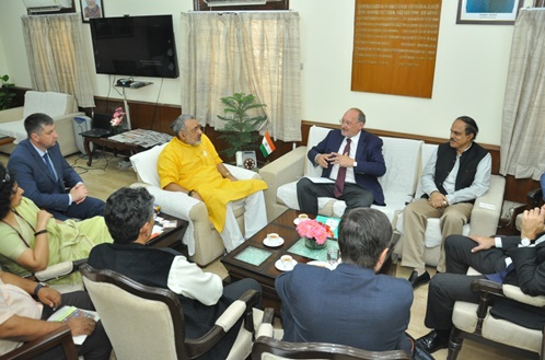 Delegation from RSMB-Russia called on Sh. Giriraj Singh, Hon’ble Minister of State(I/c), Ministry of MSME to discuss various possibilities of cooperation in MSME sector of  both the countries. Also present were Dr. A.K. Panda, Secretary (MSME), Sh. Sudhir Garg, CMD, NSIC, Ms Alka Arora, JS(SME) and Sh. P. Udayakumar, Dir (P&M)  from India side. Russian side was led by Mr. Bantasekin Nikita, Head of Intl. Coop. of RSMB along with Mr. G.Mitry, Chairman, SME Bank of Russia.