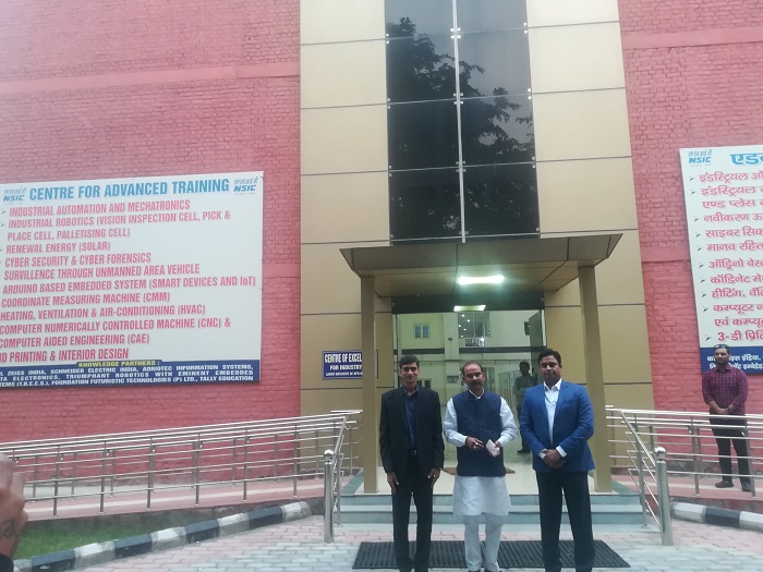 Hon'ble Minister of State for Textiles,Sh. Ajay Tamta visited  NTSC Okhla on  08.11.2018 and appreciated the efforts of NSIC in creating entrepreneurship culture in the country. Hon'be Minister interacted with ongoing trainees and appreciated the various training modules  which are being conducting in NTSC Okhla.