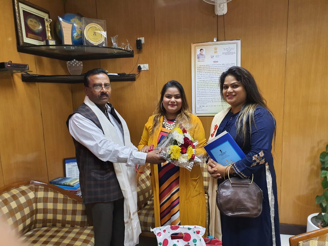 Sh. P. Udayakumar, DPM felicitated Ms. Alemoon Nessa, who won NEAS 2019 award  during her visit with her family members to NSIC HO on 11/11/2019.
