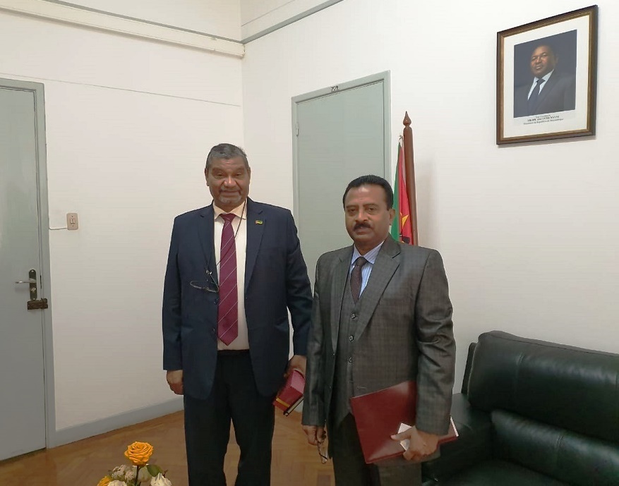 Shri. P. Udayakumar, Director (P &M) met Hon'ble Minister of industry and Trade of Mozambique, Dr. Ragendra Berta de Souza at Mozambique to appraise the progress of Vocational Training Centre (VTC) being setup by NSIC.