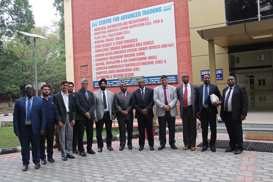 Sh. A.K. Mittal, Director (Finance), NSIC welcomed Dr. V. Hungwe,  Chairman, Public Service Commission, Zimbabwe, at NSIC Technical Service Centre, New Delhi. Dr. Hungwe was leading a delegation of Zimbabwean officials for familiarization visit to India’s approach for training and talent management. The Zimbabwean delegation was taken around NSIC’s Rapid Incubation Centre and Advanced Training Centre. Dr. Hungwe found NSIC’s Rapid Incubation Program to be very appropriate for engaging Zimbabwean Youth in creating employment opportunities and skill upgradation through Advanced Training Centre. Dr. V. Hungwe was accompanied by H.E M. Ranga, Ambassador of Zimbabwe to India and other Government officials from Zimbabwe. Sh. Satvinder Singh, Chief General Manager (Tech.), Mr. Sunil Tyagi, G.M. (Intl. Coop.) and Mr. O.P. Singh, Head, NTSC-Okhla were also present during the visit of Zimbabwean delegation.