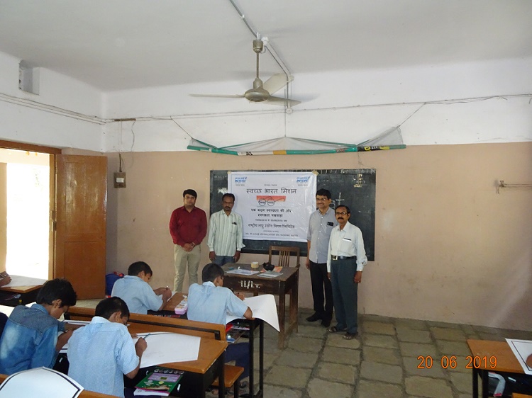 NSIC, B.O., Hyderabad has conducted Drawing & Essay Competition at Karmika Vidya Kendram High School, Azamabad, Hyderabad on 20.06.2019, on the occasion of Swachhta Pakhwada from 16-30 June’19 .  About 40 students participated in the Drawing & Essay Competition.  