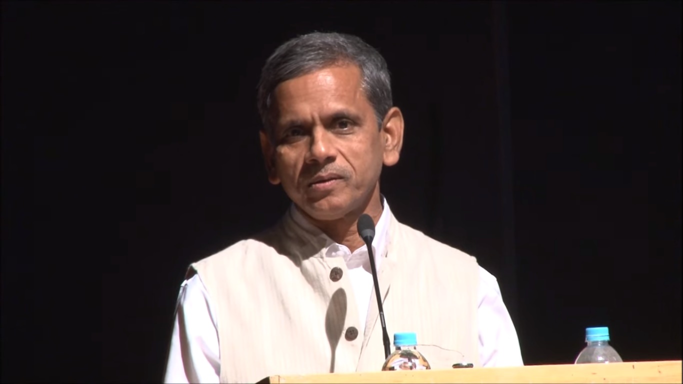Shri Ram Mohan Mishraji, AS & DC, Ministry of MSME, Chairman & MD, NSIC addressing the audience in W-talk, Nashik to empower, encourage and educate the women.