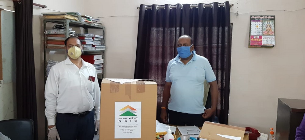 NSIC-Technical Services Centre, Neemka Faridabad (Haryana) has distributed Masks & Sanitizers to Tigaon Hospital, Faridabad (Haryana), DCP office, Ballabgarh (Haryana), and Traffic Police, Ballabgarh (Haryana) to break the chain of COVID-19 Infection. This NSIC initiative under CSR was taken by Shri Ram Kumar Yadav, DGM, NSIC-Technical Services Centre, Neemka Faridabad (Haryana).