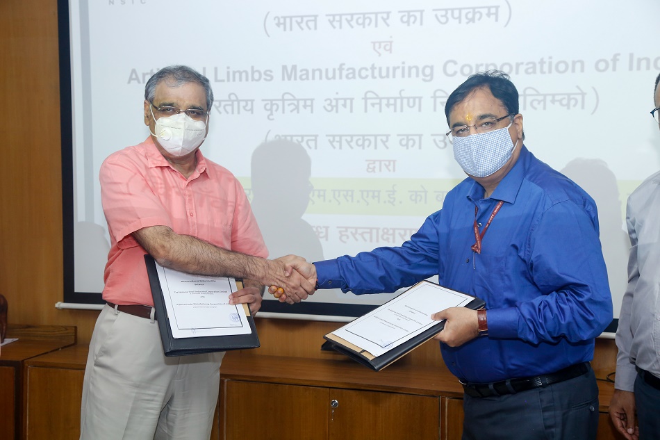 Shri Vijayendra (IAS), CMD, NSIC exchanging the copies of MoU signed with Shri D.R. Sarin, CMD, ALIMCO .The MoU was signed by Shri P. Udayakumar, Director (P&M), NSIC in the presence of Shri Gaurang Dixit, Director (Fin), NSIC.  The MoU envisages to work together through the network of NSIC and its various schemes for identification of MSMEs to encourage them for sourcing substitute / replacement to imports through indigenous products to strengthen domestic supply base for critical components used in manufacturing of assistive devices by ALIMCO.  In addition, ALIMCO will explore possibilities to utilize NSIC’s common facility services and material testing facilities available at NSIC Technical Services Centre spread across the country.  Shri Navin Chopra, CGM (SG), Tech. and Shri Rajesh Kumar, DGM (Tech), NSIC were also present on the occasion. 