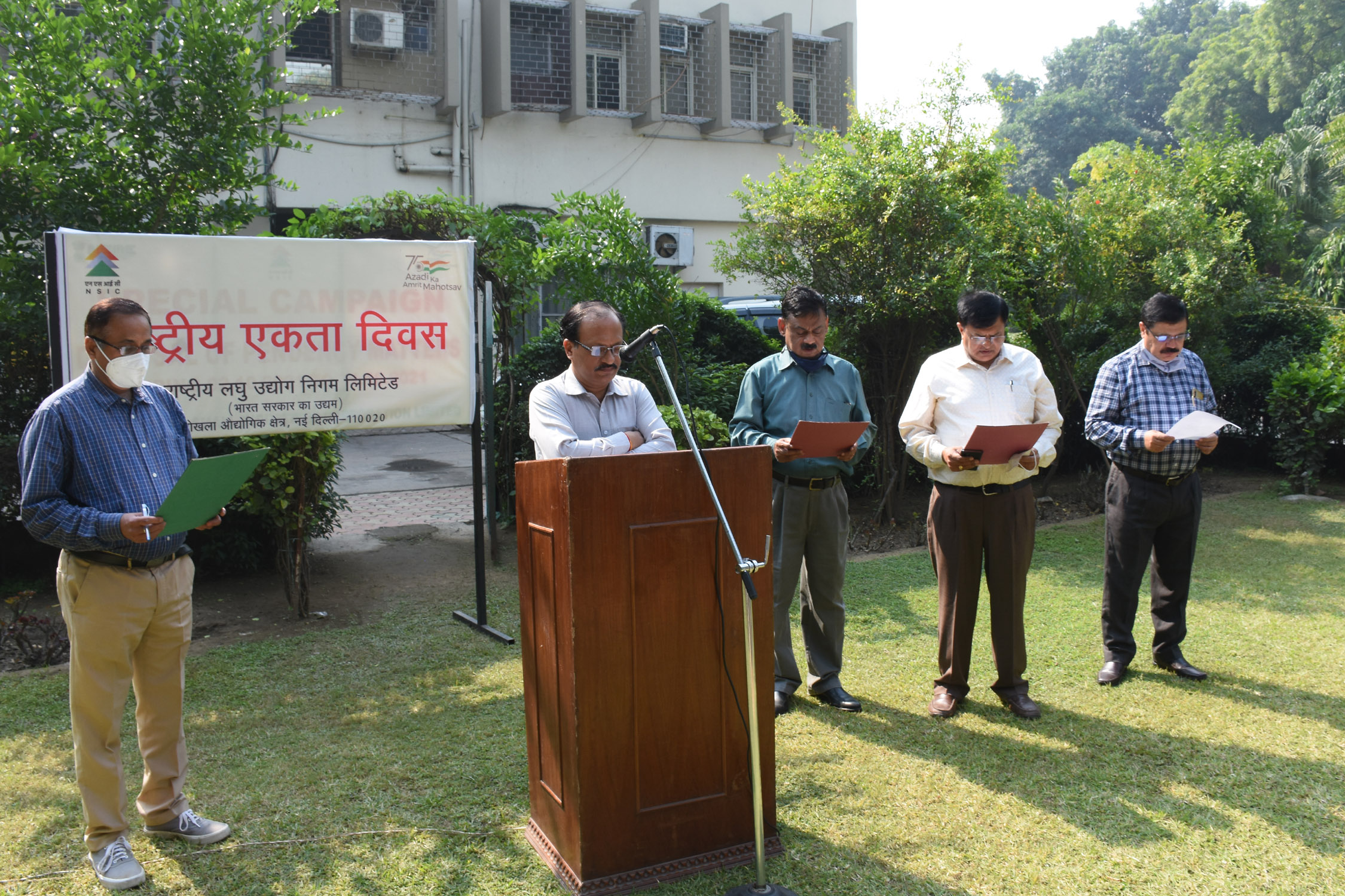 Shri Gaurang Dixit, Director (Finance), NSIC administered the Rashtriya Ekta Diwas Pledge on 29th October, 2021 to preserve the unity, integrity and security of the nation and also strive hard to spread this message amongst my fellow countrymen. The NSIC Officers and Staff attended the pledge ceremony.