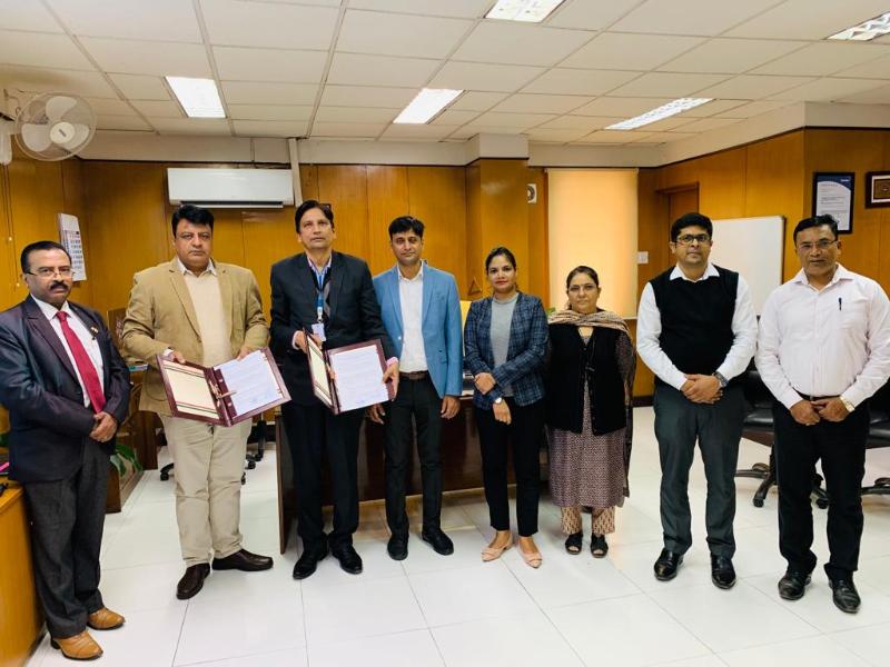 NSIC has signed MOU with JINDAL STAINLESS STEELWAY LIMITED (JSSL) on 07.12.2021 for supply of Stainless Steel products to MSMEs all across India under NSIC Raw Material Distribution scheme. The MoU will facilitate MSME in getting quality Stainless Steel material at competitive prices. The association will create a platform to ensure ease of buying Stainless steel by various MSME’s across the country. Sh. P. Udayakumar, Director (Planning & Marketing), NSIC presided the NSIC signing of MoU with JINDAL STAINLESS STEELWAY LIMITED. MoU was signed by Dr. Avinash  Choudhary, General Manager (RMD) NSIC and Sh. Aman Vashisth , Head-Sales, Jindal Stainless Steel Ltd. Also present on the occasion were Sh. Pardeep Kumar, Chief Manager- NSIC, Sh. Vikas Sharma, Manager-NSIC, Smt. Usha Sharda, Manager-RMD & Smt. Sonia Rathi, Deputy Manager-NSIC.
