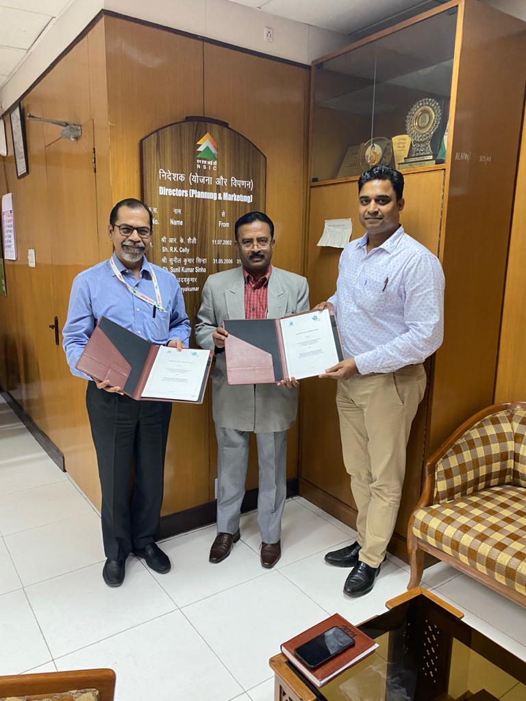 A MoU has been signed between NSIC and Agricultural and Processed Food Products Export Development Authority (APEDA) on 17th March, 2021 for supporting and empowering Agri entrepreneurs. The MoU was signed by Sh. P. Udayakumar, Director (P&M), NSIC and Dr. Sudhanshu, Secretary, APEDA. Also present on the occasion were Shri Vijay Prakash, GM (BD), NSIC & Shri Rajiv S. from APEDA.