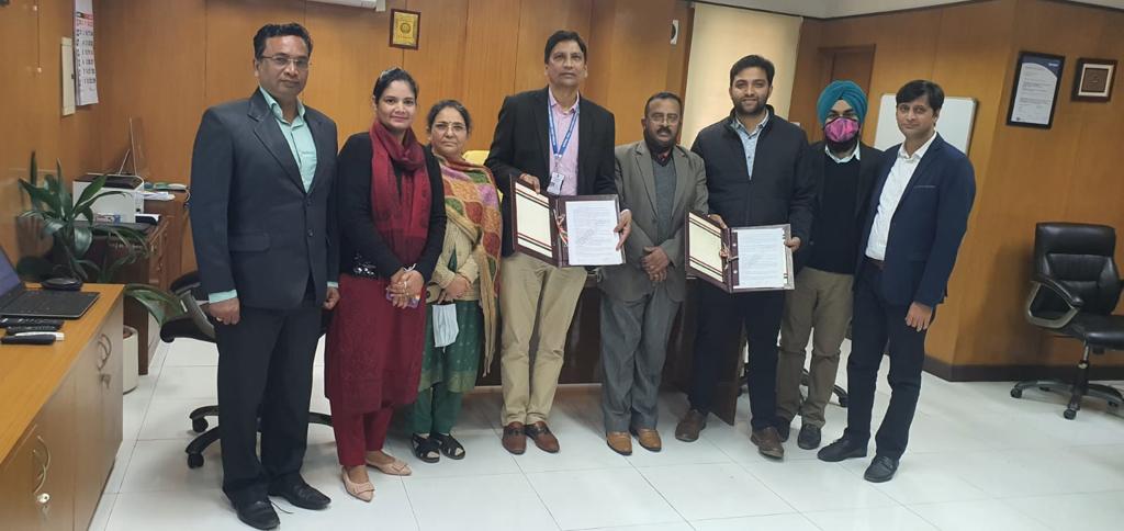 NSIC signed an MOU with Vedanta Limited – Sterlite Copper on 01.02.2022 for supply of Copper products to MSMEs in North India under NSIC’s Raw Material Distribution Scheme. The MoU will facilitate MSME in getting quality Copper products at competitive prices. Sh. P. Udayakumar, Director (Planning & Marketing), NSIC presided the NSIC signing of MoU with Vedanta Limited – Sterlite Copper. The MoU was signed by Dr. Avinash  Choudhary, General Manager (RMD), NSIC and Sh. Aurodeep Mishra, Regional Manager-North, Sterlite Copper . Also present on the occasion were Sh. Pardeep Kumar, Chief Manager, NSIC, Sh. Vikas Sharma, Manager,NSIC, Smt. Usha Sharda, Manager, NSIC & Smt. Sonia Rathi, Deputy Manager, NSIC.