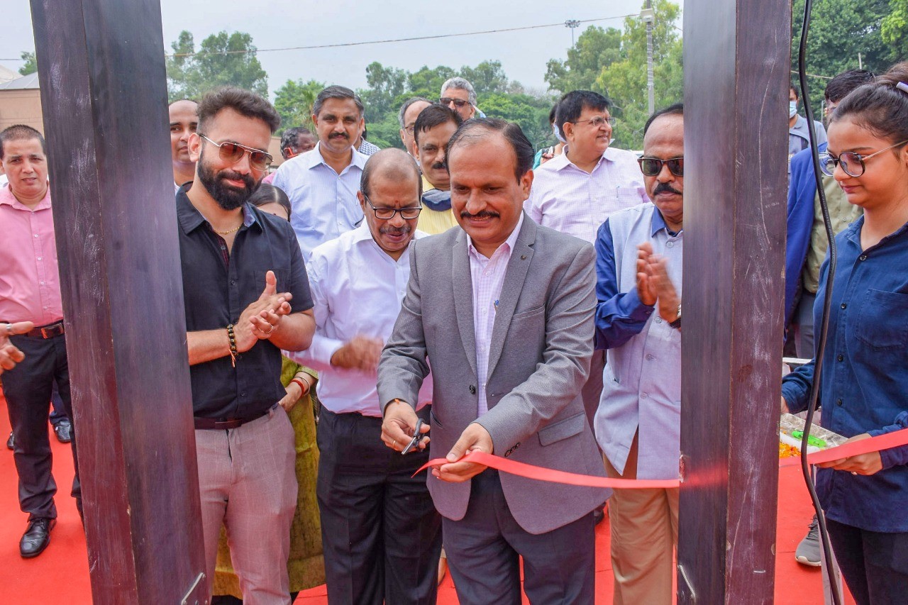 Shri Gaurang Dixit, Chairman-cum-Managing Director, NSIC inaugurated India International Mega Trade Fair on 20.08.2022  which is being held at NSIC Exhibition Ground, Okhla, New Delhi from 19th to 29th August, 2022. Senior officers of NSIC were also present on this occasion. More than 25000 products from countries such as Turkey, Bangladesh, Afghanistan, Thailand, Singapore, Dubai etc. and fourteen Indian States are being displayed in the Exhibition. 
