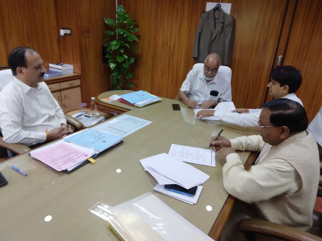 NTSC (Aligarh) signed MoU with All India Metal Forging Association on 20th September 2022 in presence of  Shri Gaurang Dixit, CMD,NSIC .  The aim and objective of this MoU is to make available the trained and skilled Manpower to industries on need basis as ready to use and bridge the gap of demand and availability of skilled Manpower and also retrain the existing Manpower on latest technology such as Robotics,  CNC, Lazer cutting and other testing machines. The MoU was signed by Shri T.S.Rajput,  General Manager,  NTSC, Aligarh and Sri Brajesh Agrawal, President,  All India Metal Forging Association,  Ghaziabad. 