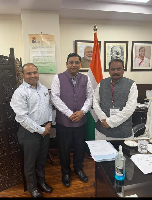 Sh. Gaurav Gulati on assuming the charge of Director (Finance), NSIC met with Shri Bhanu Pratap Singh Verma, Honorable Minister of State, Ministry of MSME. Also present on this occasion was Shri Raghunath, Chief Manager ,NSIC