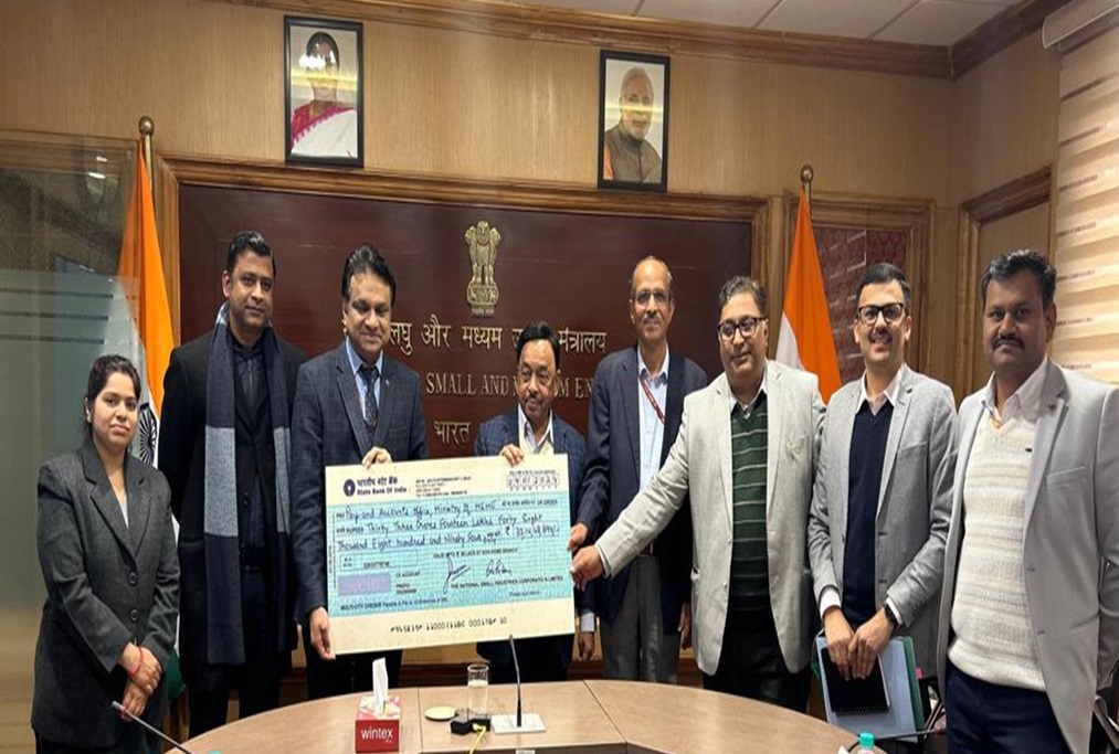 Shri Vipul Goel, CMD NSIC presented dividend cheque of Rs.33.14 crore for the year 2022-23 to Shri Narayan Tatu Rane, Hon’ble Minister of MSME, Govt. of India.  Also present on the occasion were Shri S.C.L. Das, Secretary (MSME), Shri Kartikeya Sinha, Director (P&M), Shri Gaurav Gulati, Director (Fin.) and Ms. Nishtha Goyal, Company Secretary, NSIC.