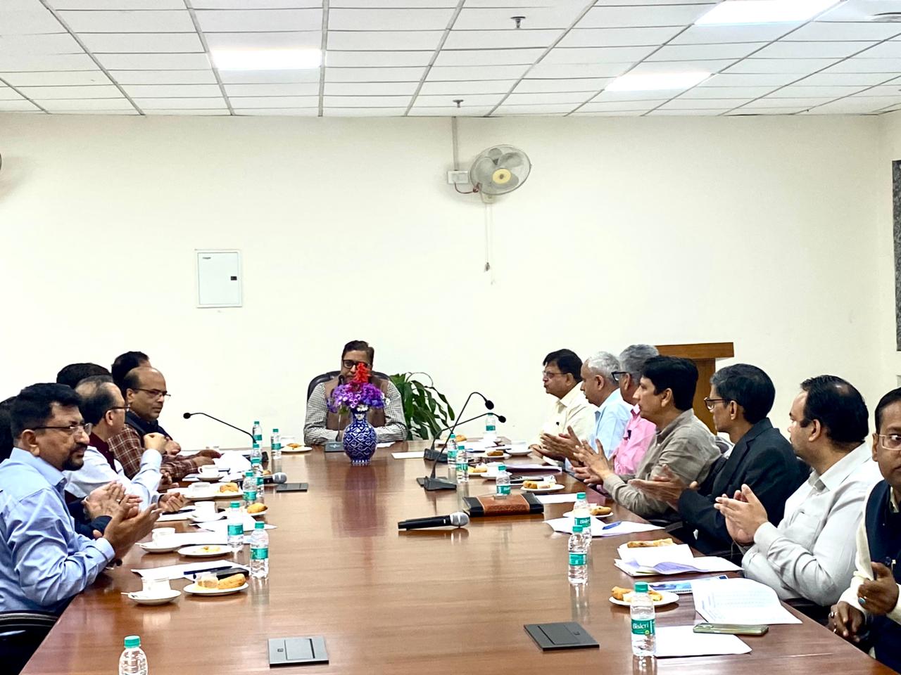 21 मार्च, 2024 को निगम मुख्‍यालय की राजभाषा कार्यान्‍वयन समिति की बैठक समिति अध्‍यक्ष निदेशक (वित्‍त) की अध्‍यक्षता में आयोजित की गई। जिसमें कार्यकारी निदेशक (निर्माण/टेक), वरिष्‍ठ महाप्रबंधक (एचआर), वरिष्‍ठ महाप्रबंधक (एनएसएसएच), वरिष्‍ठ महाप्रबंधक (डीएसएफ), महाप्रबंधक (टेक), महाप्रबंधक (वित्‍त), महाप्रबंधक (विधि एवं वसूली), महाप्रबंधक (आईटी), महाप्रबंधक (आईएसओ), महाप्रबंधक (बीडी), महाप्रबंधक (राजभाषा), मुख्‍य सतर्कता अधिकारी, कंपनी सचिव एवं उप महाप्रबंधक (सीसी/एसपीआरएस/ प्रदर्शनी), उपस्थित थे। बैठक में राजभाषा कार्यान्‍वयन हिन्‍दी की प्रगति की समीक्षा की गई और इसके प्रचार-प्रसार के लिए नए सुझाव दिए गए।