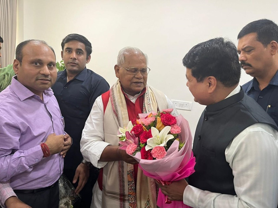 Dr. Subhransu Sekhar Acharya, CMD, NSIC welcoming Hon’ble Union Minister  Shri Jitan Ram Manjhi on his assuming the charge of Union Minister of Micro, Small and Medium Enterprises(MSME),Government of India.