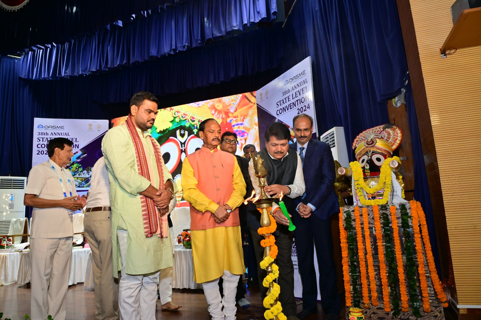 CMD, NSIC, lighting the lamp during Inauguration of 38th Annual State Level Convention -2024 of Odisha Assembly of Small & Medium Enterprises (OASME) at Bhubaneswar on August 12, 2024. The event was graced by Hon’ble Governor of Odisha Shri Raghubar Das as ‘Chief Guest’. The event was also graced by Shri Sampad Chandra Swain, Hon’ble Minister of State for Industries, Skill Development & Technical Education, Shri Gokulananda Mallik, Hon’ble Minister of State for MSME, Fisheries & Animal Resources, Government of Odisha, Shri Hemant Sharma, IAS, Principal Secretary, Industries & MSME Department, Government of Odisha.

In his address, CMD, NSIC highlighted the significance of providing key marketing support for MSMEs, and emphasized NSIC’s core activities, including the Digital MSMEMART B2B Platform. He also stressed the importance of increasing procurement from SC-ST and women entrepreneurs.