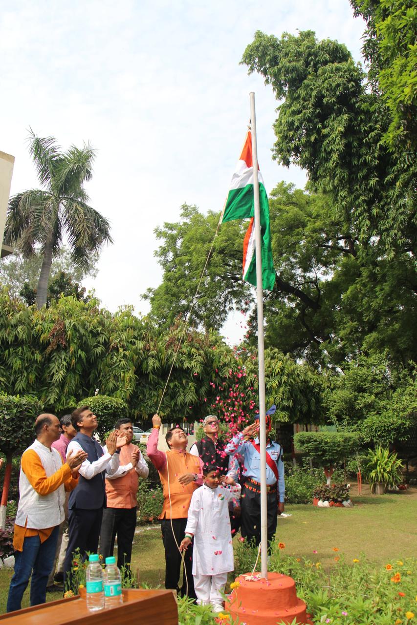 The 78th Independence day was celebrated by NSIC all across its offices by paying tribute to the freedom fighters and the nation’s rich legacy of freedom. At the Head Office, CMD hoisted the National flag in presence of Heads of various verticals, staff members and their children. Apart from Head Office, NSIC zonal, Branch offices and Technical service centres across India also celebrated Independence Day with flag hoisting ceremonies. The celebration was attended by senior officials, staff members and other stakeholders of NSIC, who came together to honor the spirit of independence and renew their dedication to the nation progress.
