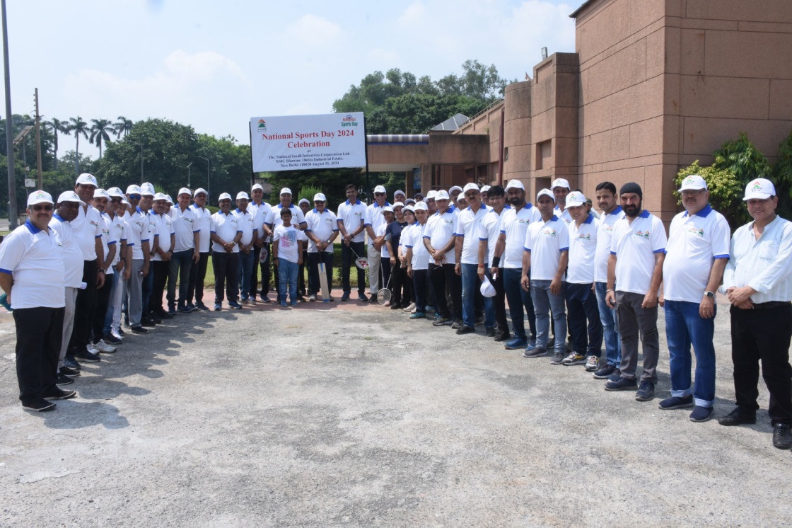 NSIC celebrated the National Sports Day(NSD) in its compound to commemorate the birth Anniversary of Major Dhyan Chand, the Hockey Legend. Dr. S.S. Acharya, CMD, NSIC started the NSD celebrations by administering the “Fit India Pledge” to the employees. Sh. K. Sinha, Director(P&M) and Sh. G. Gulati, Director(Fin.) along with other NSIC employees participated in the event. Games like Tennis Ball Cricket, 100 mtr Race for men & women, Lemon Race, Tug of War, Badminton etc. were organised by the Sports Club of NSIC. Employees participated in the games with full enthusiasm and enjoyed the full day event.
