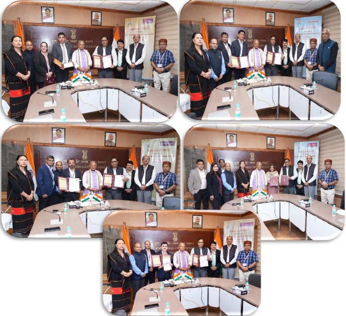 Towards the objective of facilitating availability, accessibility & affordability of credit to MSMEs, NSIC entered into MOUs with various private sector banks such as Axis Bank, Dhanlaxmi Bank, Karnataka Bank, AU Small Finance Bank and IndusInd Bank on 11th August, 2025 under its MSME Credit facilitation program.
The collaboration aims to extend handholding support to MSMEs and help them link to the formal financial system, with increased focus on the Banks to expand their outreach to deserving micro & small enterprises, the arrangement is expected to be a force multiplier in the efforts of Banks reach the last mile.
The Occasion witnessed august presence of Shri Jitan Ram Manjhi, Hon’ble Minister of MSME and Shri S.C.L. Das Secretary (MSME). The MoUs were exchanged between Shri Gaurav Gulati, Director (Finance), NSIC and senior officials from various banks in the presence of Ms. Mercy Epao, JS(SME), Dr. S. S. Acharya, CMD, NSIC and other senior officials from NSIC and banks.