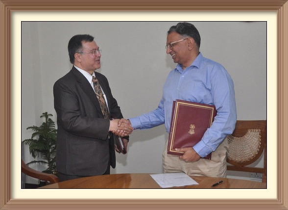 National Small Industries Corporation (NSIC) signed an Memorandum of Understanding (MOU) with Ministry of Micro, Small and Medium Enterprises(MSMEs). The MOU for the year 2015-16 was signed by Shri RavindraNath, CMD, NSIC with Shri Madhav Lal, Secretary, MSME, Government of India. Also present during the MOU signing ceremony were Shri S.NTripathi, Joint Secretary, MSME, ShriP.Udayakumar, Director(P&M), NSIC and Shri B.H.Anil Kumar, Joint Secretary (ARI).

The said MOU envisages provision of enhanced services by NSIC under its Financial, Marketing, Technology Services and other support services schemes for MSMEs in the country.

Shri RavindraNath, CMD, NSIC informed that special focus will also be given by NSIC to enhance the entrepreneurship and skill development activities through setting up livelihood incubation centres under the Scheme for “Promotion of Innovation, Entrepreneurship and Agro- Industry”of Ministry of MSME.