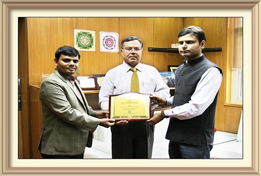 News Ink Legend PSU Shining Award 2014 was conferred upon NSIC as Legend PSU of the Year for its commendable contribution in promoting SME sector of India, by News Ink, a part of India’s largest growing Media & Entertainment House. Shri Ravindra Nath, CMD , NSIC receiving the award on behalf of NSIC.
