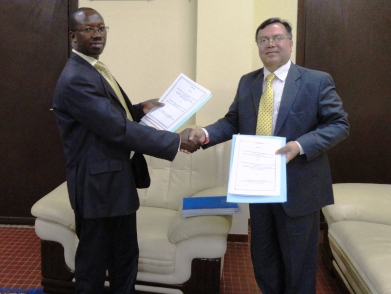A two member delegation from NSIC led by Director (Finance) visited Burundi from 09.09.2012 to 10.09.2012 to (i) sign the country agreement with the Recipient Institution of the country and (ii) inspect the readiness of Infrastructure in respect of establishment of Incubator under  IAFS-I. 
The signatories were Mr. Ravindra Nath, Director (Finance), NSIC and Mr. Severan Buzingo, Hon’ble Minister for Primary and Secondary Education, Crafts and Vocational Training and Literacy, Bujumbura.
