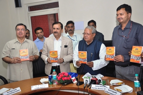 Shri Kalraj Mishra, Hon`ble Union Minister, MSME during his visit to NSIC released a video film on NSIC-Rapid Incubation programme - बेरोज़गारी से स्वरोज़गार की ओर बढ़ते कदम as above. Shri S.N. Tripathi Jt. Secretary-MSME,  Dr. H.P. Kumar CMD NSIC, and Shri Ravindra Nath Director (Finance) were also present in the function. 