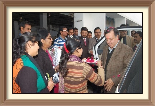 Sh. Ravindra Nath, CMD, NSIC along with Sh. Satvinder Singh (GM-SG), Sh. Navin Chopra (CGM) and Sh. M.P. Singh (DGM) visited NTSC Aligarh on 30.12.2015 for Performance Review of the Centre and was warmly greeted by Ms. SMS Nalini, CGM and by Officers and Staff of NTSC Aligarh. During the Performance Review, CMD emphasized that the Centre needs to create its own niche by providing customized training programs to cater to various Industry needs. CMD also stressed on the need to create new Training and common facility services that are specialized and market driven. 

CMD planted a sapling in the Centre and wished all the staff members the very best and the need to enhance the outreach of the services offered by the Centre.
