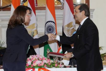 NSIC exchanged Memorandum of Understanding (MOU) for cooperation with Social Fund for Development (SFD), Arab Republic of Egypt in the august presence of Hon’ble Prime Minister of India, Dr. Manmohan Singh and Hon’ble President of Arab Republic of Egypt H.E. Mr. Mohamed Morsy during the visit of the Hon’ble President of Egypt to India. The MoU was signed by Dr. H.P. Kumar, Chairman & Managing Director, NSIC and Mrs. G.H. Waly, Managing Director of SFD at Hyderabad House on March 19, 2013. The MoU envisages cooperation between two organizations for the development of micro & small enterprises in Egypt.