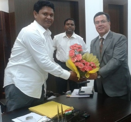 Shri Ravindra Nath, C.M.D., NSIC, meeting                                  Shri Pranab Kumar Dash, Hon’ble Minister of State (Independent Charge), Department of Energy, Govt. of Odisha, at their office in Bhubaneswar.