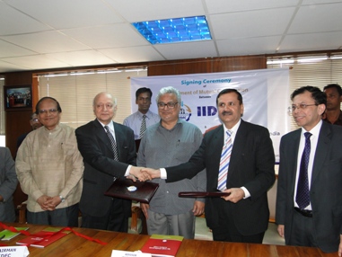 An Agreement of Mutual Cooperation between National Small Industries Corporation (NSIC) and Industrial & Infrastructure Development Finance Company Limited (IIDFC), Bangladesh was signed on 30th March, 2010 at Dhaka, Bangladesh for the development of Micro, Small & Medium Enterprises (MSMEs) in both the countries. The Agreement was signed by Dr. H.P. Kumar, CMD, NSIC and Md. Matiul Islam, Chairman, IIDFC, in the august presence of Shri Rajeet Mitter, Indian High Commissioner to Bangladesh, Mr. Mashiur Rahman, Bangladesh Prime Minister’s Advisor on Economic Affairs and Mr. Atiur Rahman, Governer of Bangladesh Bank.