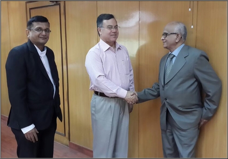 Shri C.S. Jariwala, Vice – President and Shri Nikhil Madrasi, Hon. Administrator & PRO, The Southern Gujarat Chamber of Commerce & Industry  called on Shri Ravindra Nath, CMD, NSIC on 19.05.2015 . During the meeting various issues concerning MSME Sector in Gujarat were discussed.       