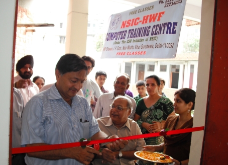 Under its Corporate Social Responsibility  initiatives, NSIC in association with Handicapped Welfare Federation set up a Computer Training Centre for the benefit of Weaker Sections of the Society. Shri A.K.Aggarwal, General Manager (SG)(HR) ,NSIC Limited inaugurated the centre.