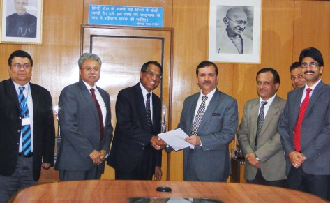 NSIC and Development Credit Bank (DCB) signed a MOU agreement to promote
Credit facilitation  for sustainable development of MSMEs recently. The
signed MOU being exchanged  by Dr.H.P.Kumar,CMD, NSIC  and Sh.
Murali.M.Natrajan,MD&CEO, Development Credit Bank .The agreement not only
aims at facilitating credit for MSMEs but also encourages  them for being
rated under Performance and Credit Rating Scheme so as to prepare them for
meeting emerging global challenges.