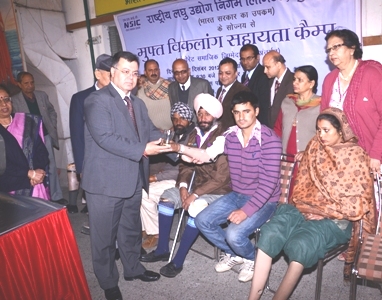 NSIC Under its Corporate Social responsibility initiatives, in association with Bharat Vikas Parishad Charitable Trust, Punjab organized Free Artificial Limb Distribution Camp at Ludhiana. Shri Ravindra Nath, Director(Fin),NSIC distributed Artificial Limbs, Tricycle & Wheel Chairs free of cost in the camp to Physically Challenged Persons.