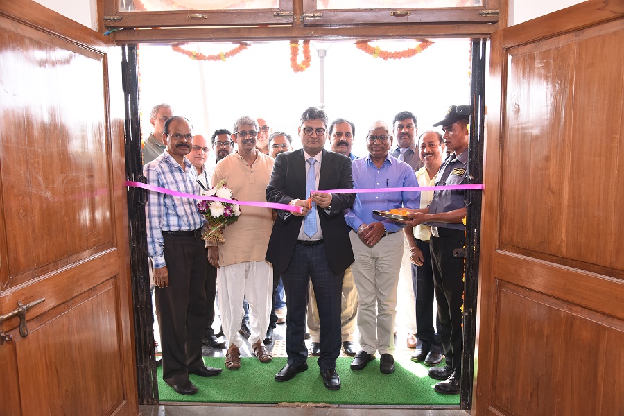 Shri Sudhir Garg, CMD NSIC inaugurated the Sub Branch Office at New Building at Verna Industrial Estate,  Goa on 15/12/2018 in the presence of  Shri Damodar Kochkar,  President, Verna Industrial Estate  and their Executive Committee Members and various other MSME Units.  Also present Shri Sanjay Bhondekar, ZGM(West), Shri S.Suresh, BM  & Director of MSME-DI. All the Members of Association and MSME Units interacted with Hon’ble CMD. 