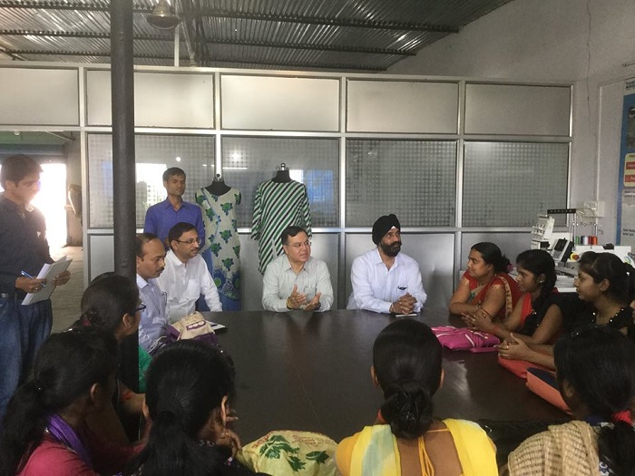 Shri Ravindra Nath, CMD, NSIC along with Shri Satvinder Singh, Chief General Manager (Technology),  NSIC visited LBI, Nawada. During the visit interaction were held with the trainees undergoing training program. Discussions were also held with the officials at LBI Nawada on training courses to be conducted during current financial year.