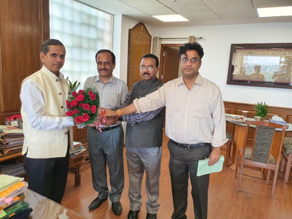 Shri. P. Udayakumar, Director (P&M) ,NSIC and Shri Gaurang Dixit, Director (Fin.) congratulate  Shri  Ram Mohan Mishra, CMD, NSIC on his empanelment for the post of Secretary ,Government of  India.