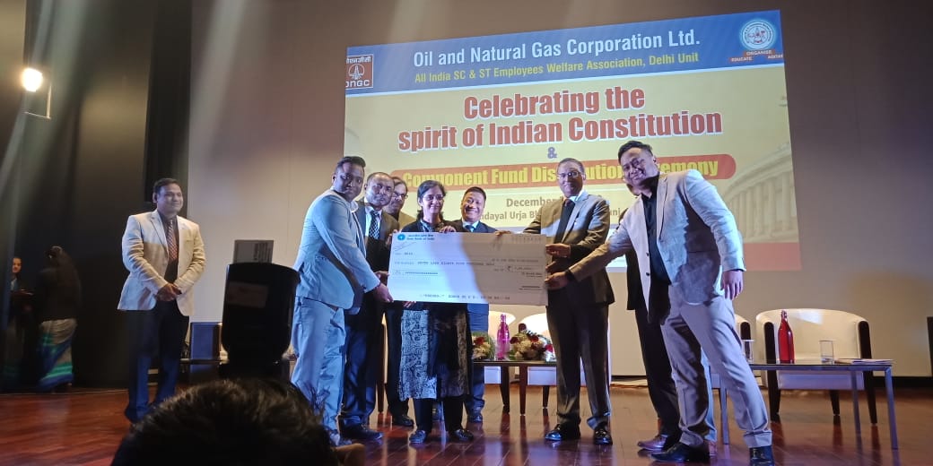 NTSC, Okhla had signed an MOU with ONGC, a Maha Ratna organization, for imparting skill & entrepreneurial training training to weaker section of society. ONGC organized a fund distribution ceremony on 22nd Dec. 2018 where they honoured NSIC officials by handing over the cheque for 50 % of allocated amount, i.e. Rs.7 lakh to NTSC, Okhla team as first installment.
Under this MOU, two programmes for the of 60 students on Beautician & Motor winding for three months duration have been started.
