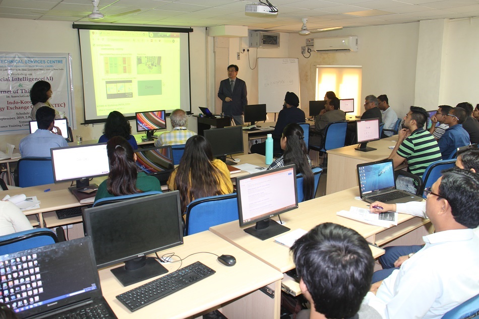 Shri. P. Udayakumar, Director (Planning & Marketing) welcomed the Lecturer Mr. Yi Beck Lee  an expert from Korea at the Workshop on Artificial Intelligence (AI)  conducted by NSIC in association with Indo-Korean Technology Exchange Centre (IKTEC) at NSIC – TSC, Okhla on 24th September 2019. Around 30 participants attended the program and it was well received by them. Shri. Satvinder Singh, CGM, Shri. Sunil Tyagi, General Manager and Shri O.P.Singh,Centre Head ,NTSC (Okhla) also attended the workshop.