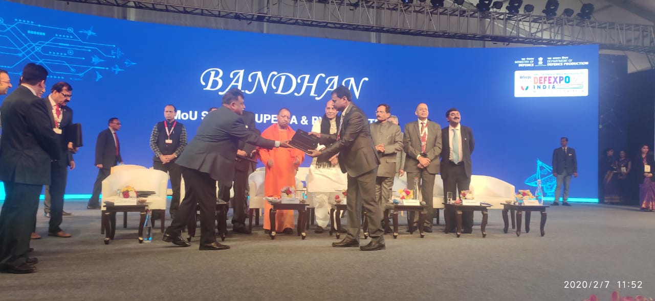 Shri.P.Ravikumar, CGM, NSIC, signed MOU with MIDHANI, Ministry of Defence, in the Presence of Shri.Rajnath Singh, Hon'ble Minister of Defence, Shri.Yogi Adityanath ,Chief Minister, Uttar Pradesh, today at Defexpo, in Lucknow