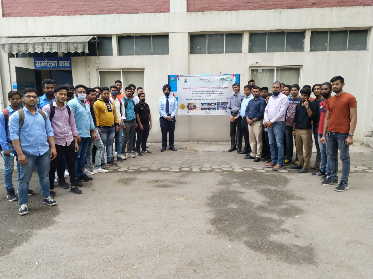 NSIC-Technical Services Centre, Okhla, New Delhi has start training in field of Welder Course in association with NABARD and Skillsonics. The training programme would be conducted for period of two months on full time basis. 100 trainees would benefit from the programme. The training is aimed at skilling the youth from rural and backward areas to make them productive as per the industry requirement and open up various opportunities in self-employment as well. Internship would be provided to the deserving candidates culminating in full-time employment. The Program was inaugurated by Sh. O. P. Singh, General Manager, NTSC Okhla and Sh. Indermeet Singh, AGM, NABARD in presence of Sh. Saroj Kumar Apto, General Manager – Government Business, SkillSonics.