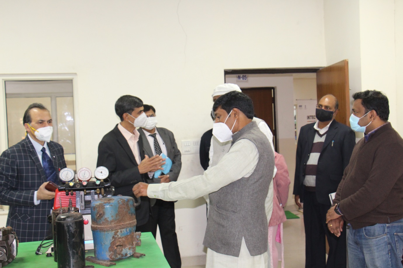 Shri Kalandi Charan Samal and Dr. Ashok Ahirwar, Independent Directors on the Board of NSIC visited NSIC -Technical Centre at Okhla , New Delhi. They were briefed about the activities and training of the center. 