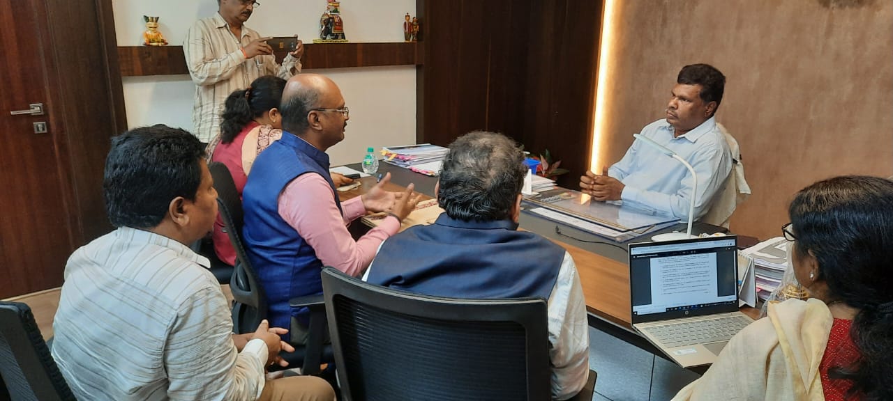 NSIC (Vijayawada) signed MoU with AP MSME DC (Andhra Pradesh MSME Development Corporation) Government of Andhra Pradesh on 21.07.2022 at A.P Secretariat, Amaravati. Shri K. Srinivas, Zonal Head(South II), NSIC, Hyderabad exchanged the MoU with Smt. G. Srijana , IAS, CEO, AP MSME Development Corporation, in the presence of Shri R. Karikal Valaven, IAS , Special Chief Secretary to Government , Industries & Commerce, Andhra Pradesh & Shri Vanka Ravindernath, Chairman APMSME Development Corporation. Also present in this occasion Shri N.Panneer, Senior Branch Manager, NSIC Vijayawada Branch. The Scope of this MoU is to provide Support and Promote MSME through various NSIC Schemes in Andhra Pradesh.