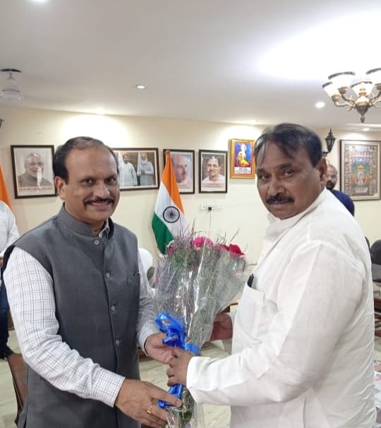 Shri Gaurang Dixit, Director(Finance) on assuming the additional charge of CMD, NSIC, met Shri Bhanu Pratap Singh Verma, Honorable Minister of State for MSME, Government of India.
