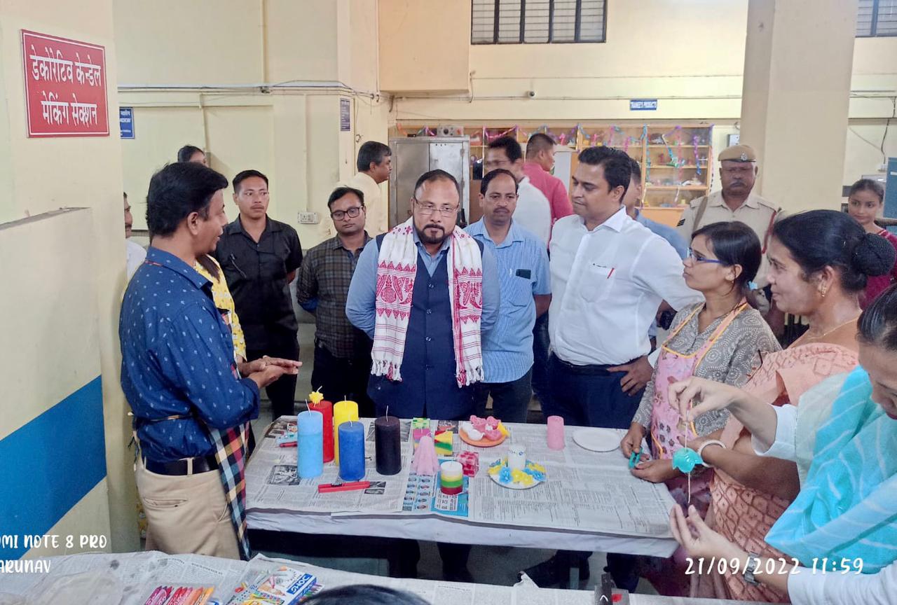 NSIC Zone North-East was graced by  Sh. Bimal Borah, Honorable Minister, Department of Commerce and Industry and PE, Govt of Assam on 21/09/22. He visited  NSIC TIC and interacted with Branch officials and the participating Trainees. Shri Vijay Prakash , Zonal Head , North East along with other staff and officers briefed him about the benefits of NSIC schemes .The Honorable Minister  assured to extend full support of the Govt of Assam to NSIC Associates in the region.
