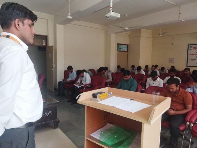NSIC -Technical Service Centre (NTSC Neemka) offers diploma level training programmes ( approved by AICTE and the Centre is affiliated by the name of Raja Jait Singh Government Polytechnic (RJGP) .Recently M/s JCB India Limited recently conducted a placement drive at NTSC-Neemka to find right candidates in Mechanical and Electrical branches for deployment to their manufacturing plant at Ballabhgarh , Faridabad . Around 40 trainees of Mechanical and Electrical branch of NTSC-Neemka Batch 2018/2019/2020 appeared in the selection process and 22 trainees have been offered placement . The selection process was facilitated by Sh Umesh Dixit, Centre Head , NTSC (Neemka) alongwith Sh. Manoj Kumar Meena , Dy Manager.