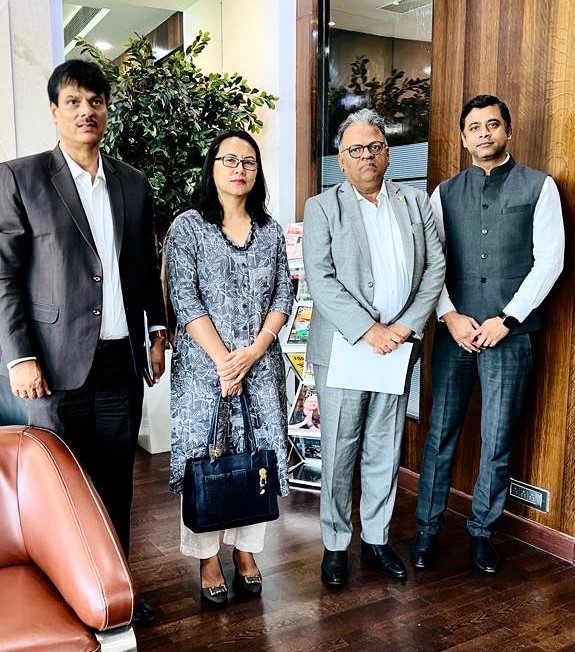 Ms.Mercy Epao, CMD, NSIC alongwith Shri Kartikeya Sinha, Director (P&M),NSIC interacted with Shri Arun Singh, CMD,  ONGC to explore possibilities of mutual cooperation for the growth of MSME sector in the area of crude oil and Natural Gas. Also seen in the picture is Shri P. K. Jha, Zonal Head (Central Zone), NSIC.